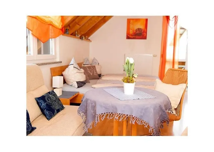 Appealing With Terrace アパート