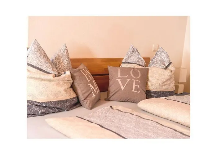 Appealing With Terrace アパート