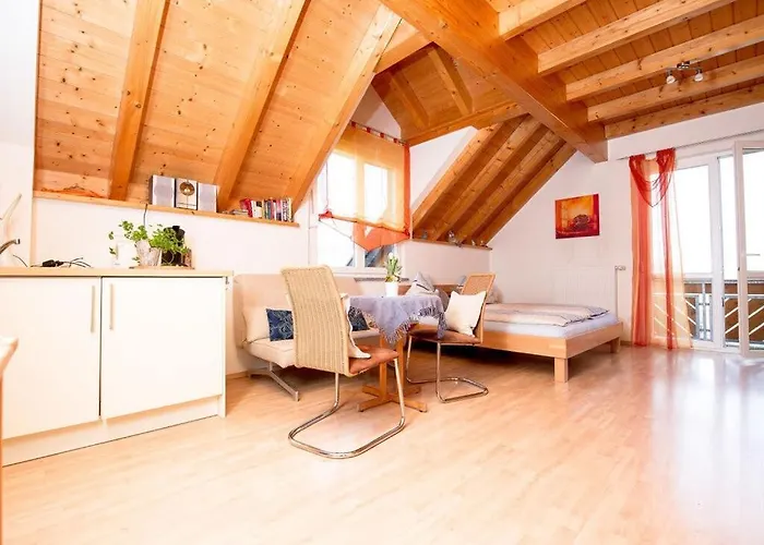 Appealing With Terrace アパート *